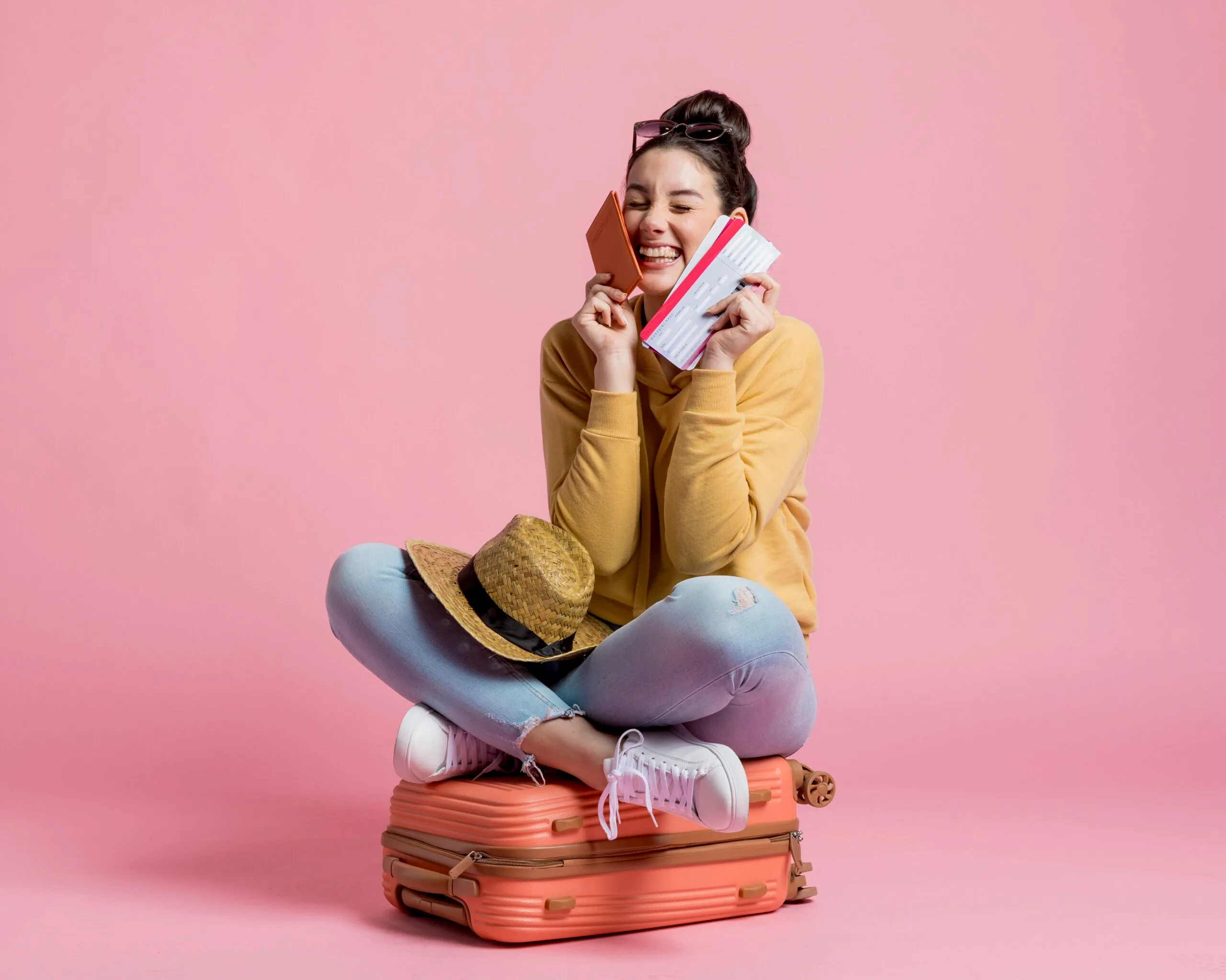 jovem mulher se preparando para uma nova viagem